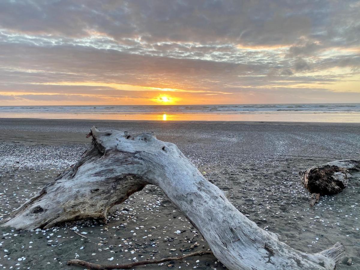 Otaki Beachfront Getaway エクステリア 写真